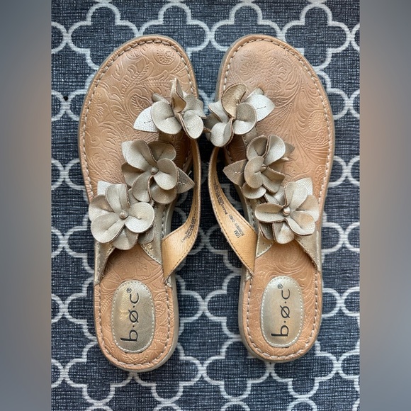 boc Shoes - B.O.C. Women’s Gold Metallic Flats with Floral Detail- size 10